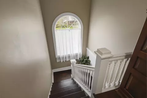 Entry Way - 206 E Grundy Ave, Springfield, KY 40069 photo 1 of 4