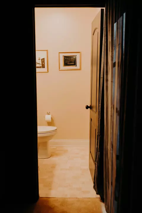 Bath - 323 E 3rd St, Frankfort, KY 40601 photo 5 of 9