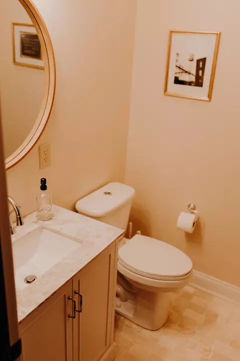Bath - 323 E 3rd St, Frankfort, KY 40601 photo 6 of 9