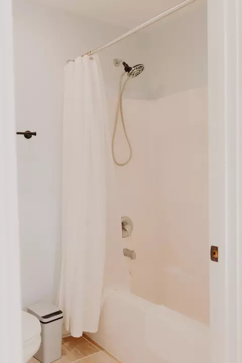 Bath - 323 E 3rd St, Frankfort, KY 40601 photo 4 of 9