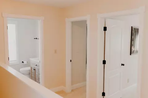 Entry Way - 323 E 3rd St, Frankfort, KY 40601 photo 5 of 5