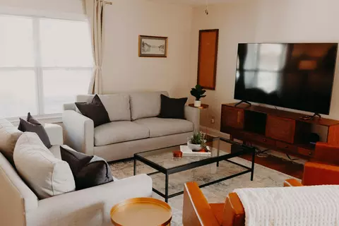 Living - 323 E 3rd St, Frankfort, KY 40601 photo 2 of 4