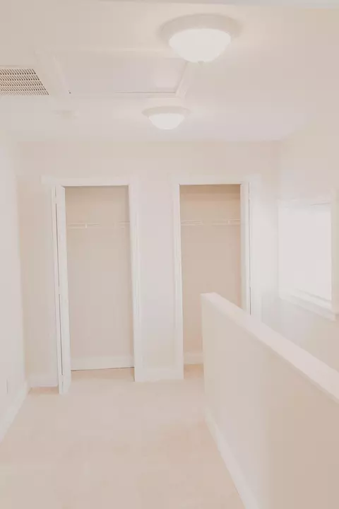 Entry Way - 323 E 3rd St, Frankfort, KY 40601 photo 4 of 5
