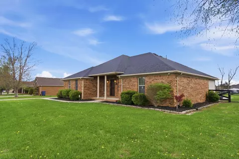 Exterior - 322 Bocote Dr, Berea, KY 40403 photo 2 of 11
