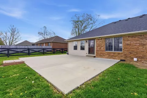 Exterior - 322 Bocote Dr, Berea, KY 40403 photo 6 of 11
