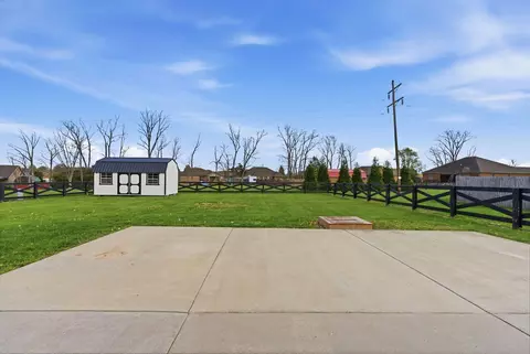 Exterior - 322 Bocote Dr, Berea, KY 40403 photo 5 of 11