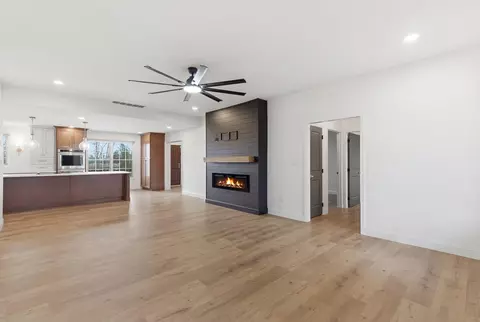 Living - 322 Bocote Dr, Berea, KY 40403 photo 3 of 5