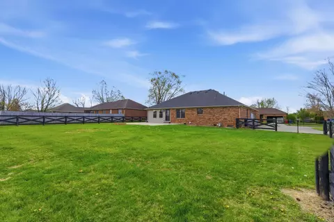 Exterior - 322 Bocote Dr, Berea, KY 40403 photo 10 of 11
