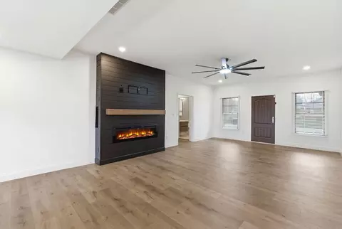 Living - 322 Bocote Dr, Berea, KY 40403 photo 1 of 5