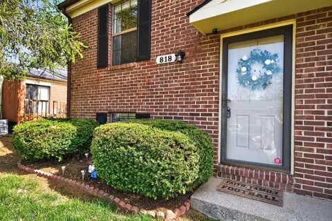 818 Spring Meadows Dr, Lexington, KY 40504