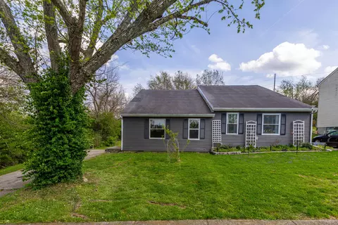 403 Country Club Dr, Winchester, KY 40391