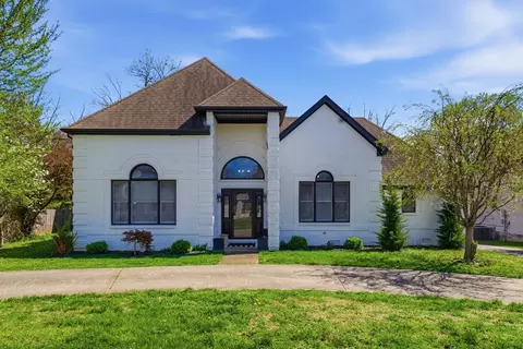 145 S Hill Rd, Versailles, KY 40383