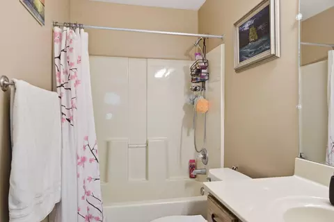 Bath - 208 Rabbit Run Rd, Georgetown, KY 40324 photo 4 of 4