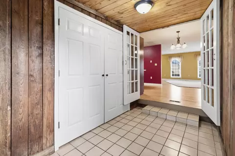 Entry Way - 710 E Bryant St, Corbin, KY 40701 photo 2 of 2