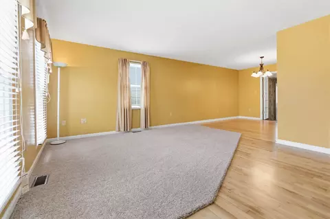 Living - 710 E Bryant St, Corbin, KY 40701 photo 8 of 9
