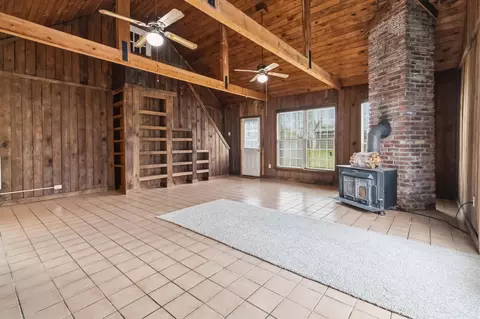 Living - 710 E Bryant St, Corbin, KY 40701 photo 2 of 9