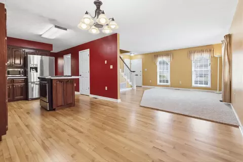 Living - 710 E Bryant St, Corbin, KY 40701 photo 4 of 9