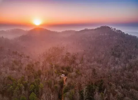 8888 Eades Dr, Irvine, KY 40336