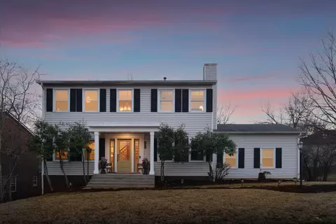 997 Chinoe Rd, Lexington, KY 40502