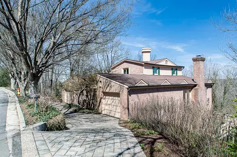 205 Capital Heights Dr, Frankfort, KY 40601