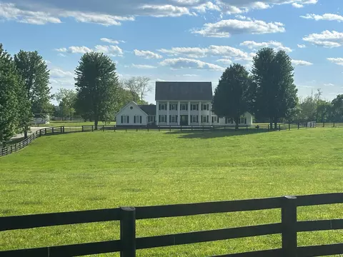 3600 Briar Hill Rd, Lexington, KY 40516