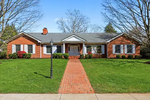 778 Chinoe Rd, Lexington, KY 40502