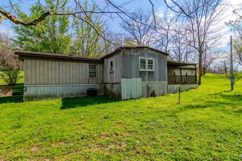 Exterior - 1207 Logan Rd, Springfield, KY 40069 photo 4 of 16