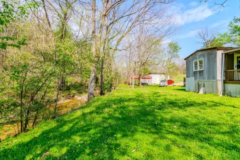 Exterior - 1207 Logan Rd, Springfield, KY 40069 photo 11 of 16