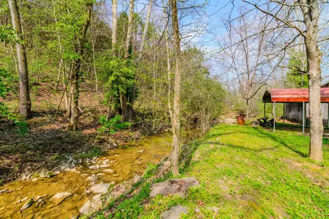 Exterior - 1207 Logan Rd, Springfield, KY 40069 photo 3 of 16