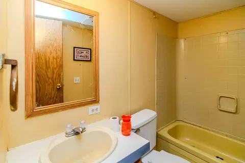 Bath - 1207 Logan Rd, Springfield, KY 40069 photo 1 of 6