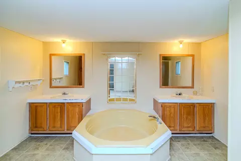 Bath - 1207 Logan Rd, Springfield, KY 40069 photo 6 of 6