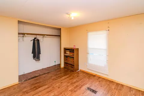 Bedroom - 1207 Logan Rd, Springfield, KY 40069 photo 4 of 9