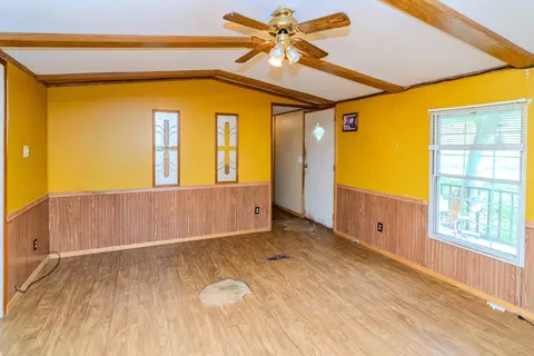 Living - 1207 Logan Rd, Springfield, KY 40069 photo 3 of 3