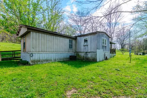 Exterior - 1207 Logan Rd, Springfield, KY 40069 photo 6 of 16