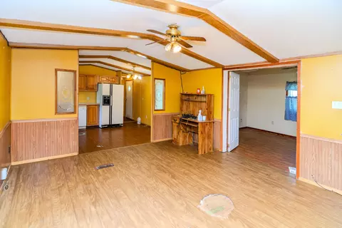 Living - 1207 Logan Rd, Springfield, KY 40069 photo 1 of 3