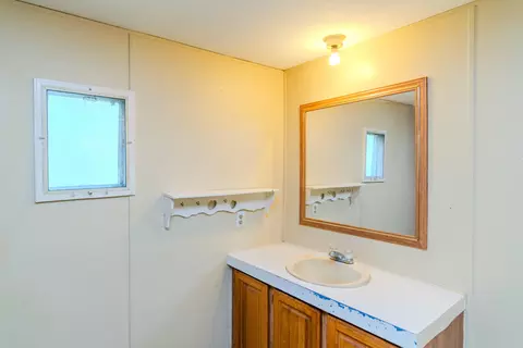 Bath - 1207 Logan Rd, Springfield, KY 40069 photo 4 of 6