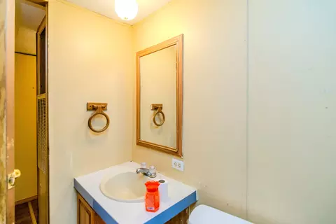 Bath - 1207 Logan Rd, Springfield, KY 40069 photo 2 of 6