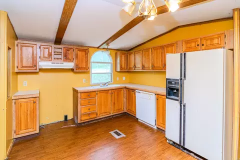 Kitchen - 1207 Logan Rd, Springfield, KY 40069 photo 2 of 3