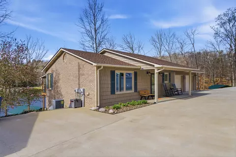 1077 Cliffs Edge Rd, East Bernstadt, KY 40729