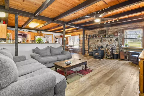 Living - 366 Tom Meadows Rd, Strunk, KY 42649 photo 2 of 4