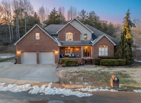 104 Easy St, Staffordsville, KY 41256