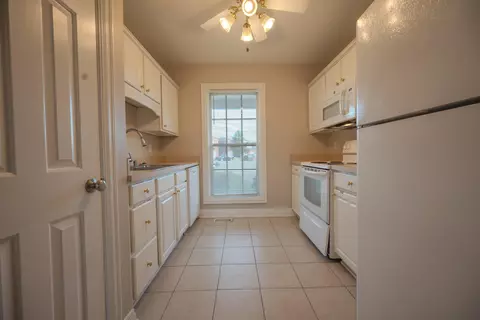 3884 Sugar Creek Dr, Lexington, KY 40517