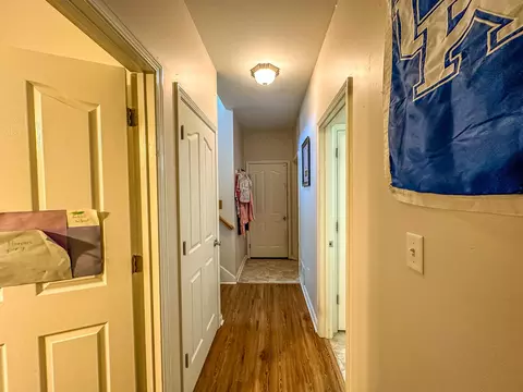Entry Way - 204 Saddle Brook Ct, Berea, KY 40403 photo 3 of 3