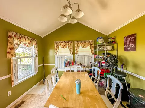 Dining - 204 Saddle Brook Ct, Berea, KY 40403 photo 2 of 2