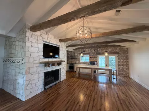 Living - 27 Mckenzie Trl, Corbin, KY 40701 photo 2 of 3