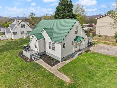 31 Cemetery Rd, Williamsburg, KY 40769