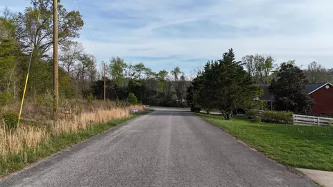 7 8 9 Walnut Dr, Bronston, KY 42518