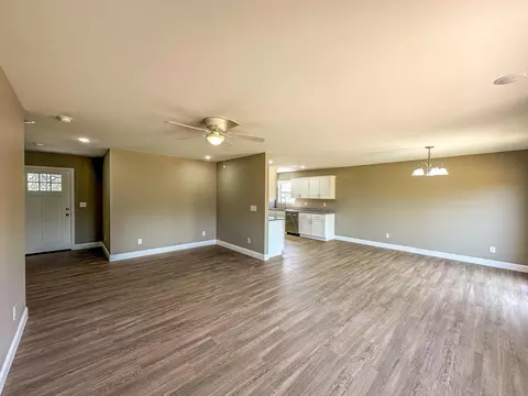 Living - 174 Devils Neck Rd, Corbin, KY 40701 photo 3 of 8