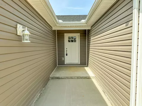 Entry Way - 174 Devils Neck Rd, Corbin, KY 40701 photo 1 of 3