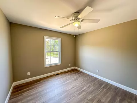 Bedroom - 174 Devils Neck Rd, Corbin, KY 40701 photo 2 of 4